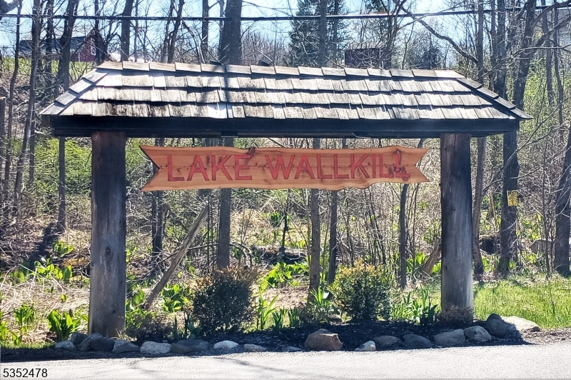 83 Lakeside Dr