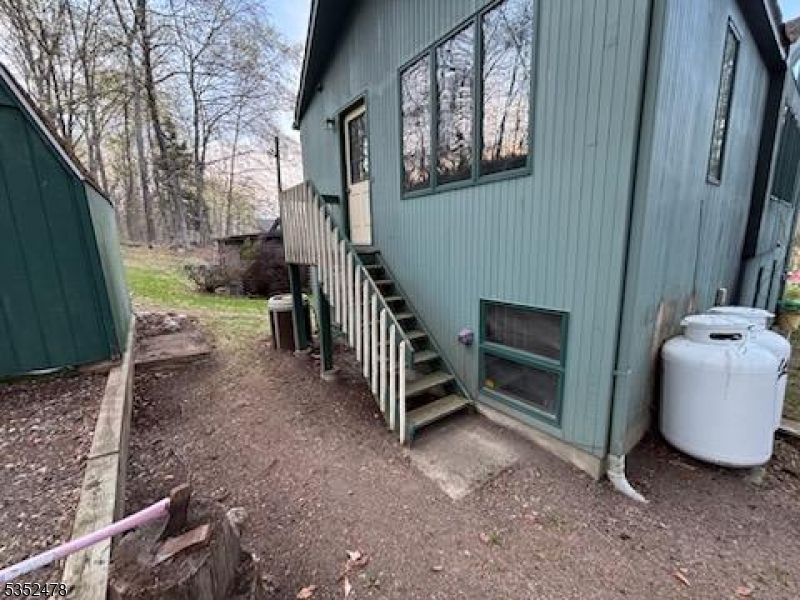 83 Lakeside Dr