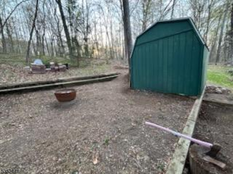 83 Lakeside Dr