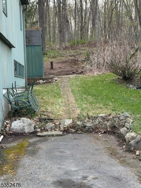 83 Lakeside Dr
