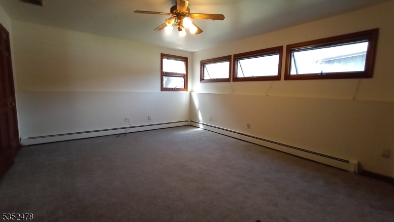 83 Lakeside Dr