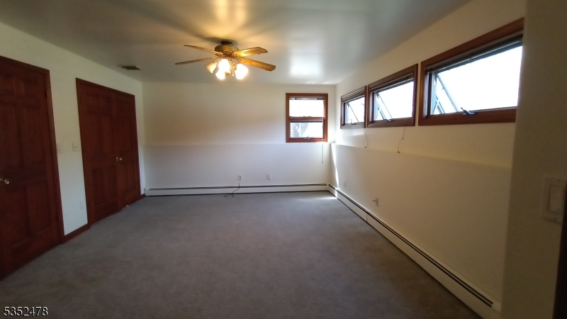 83 Lakeside Dr