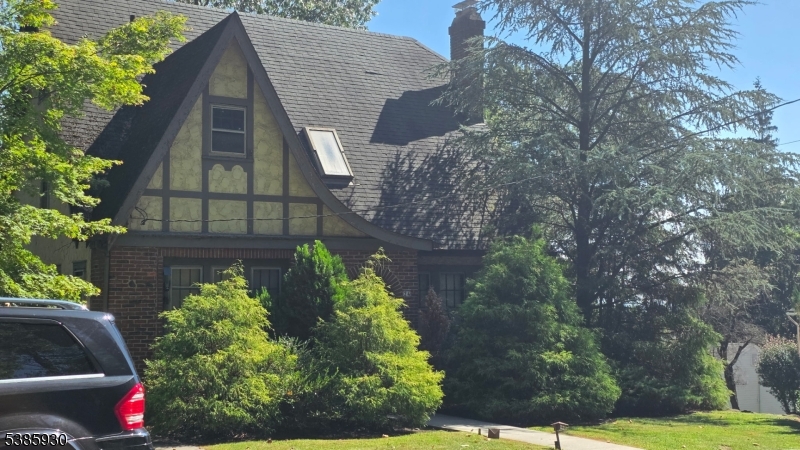 24 Mountain Ave