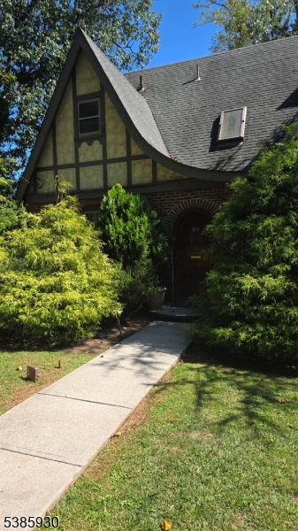 24 Mountain Ave