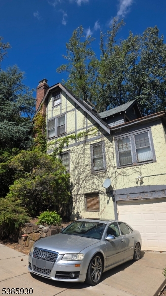 24 Mountain Ave