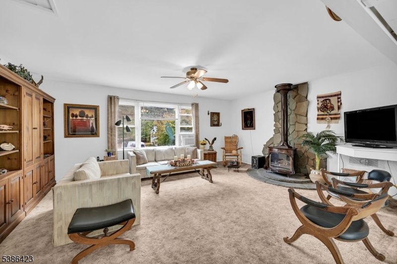 92 Lakeview Ter