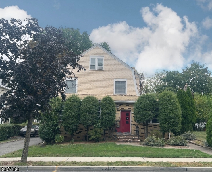 377 Hillside Ave