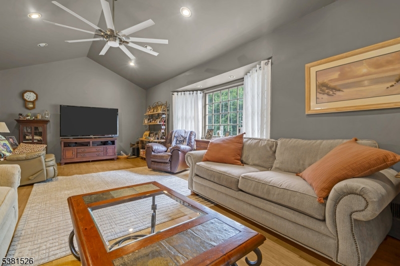 27 Underwood Dr