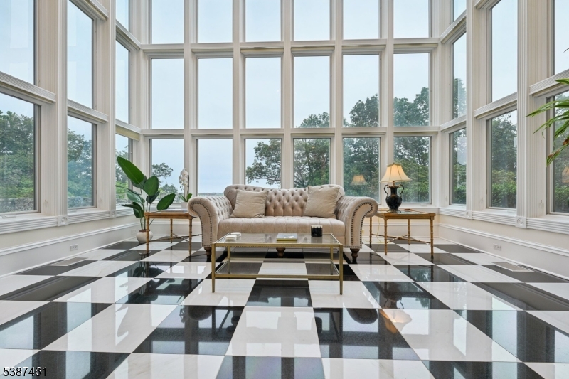 50 Laura Dr