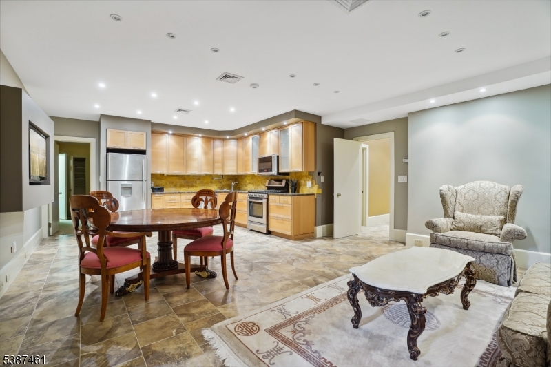50 Laura Dr