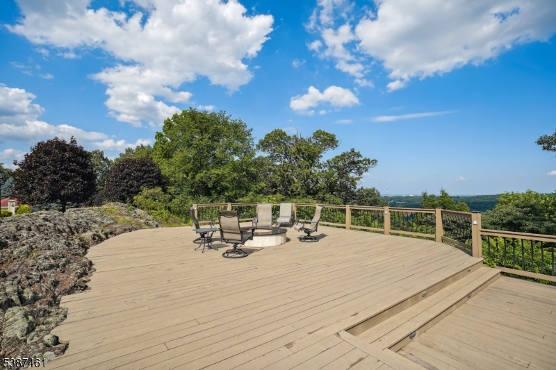 50 Laura Dr
