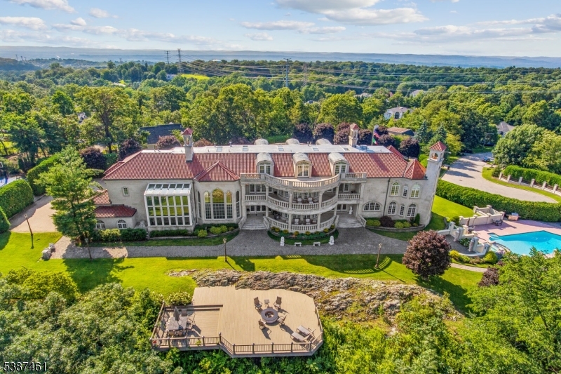 50 Laura Dr