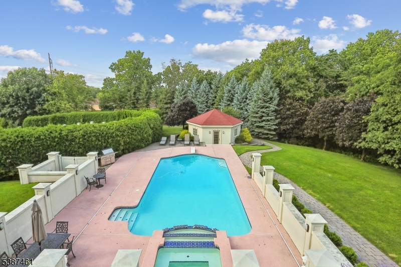 50 Laura Dr