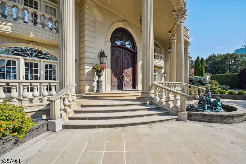 50 Laura Dr