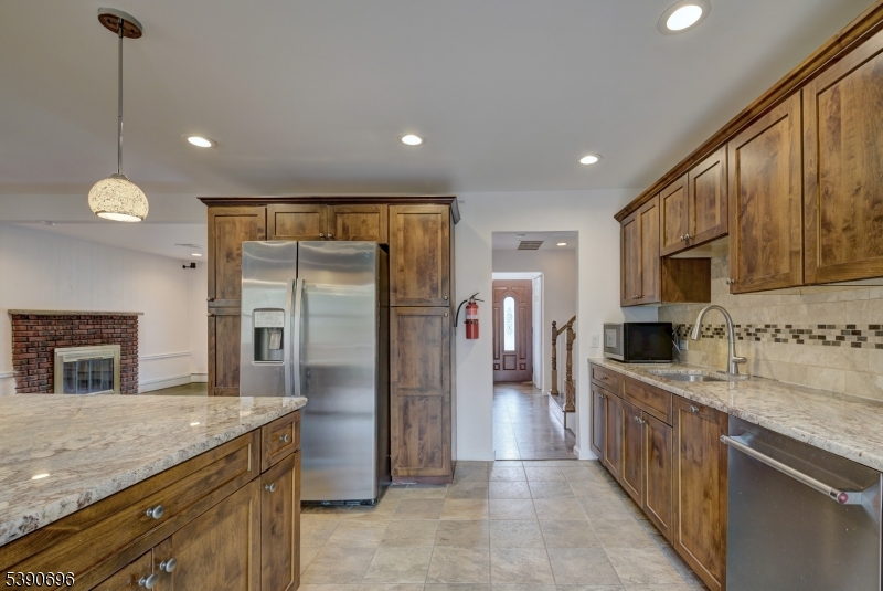 819 Ridgewood Rd