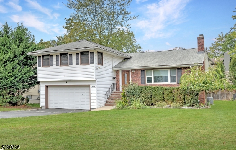 819 Ridgewood Rd