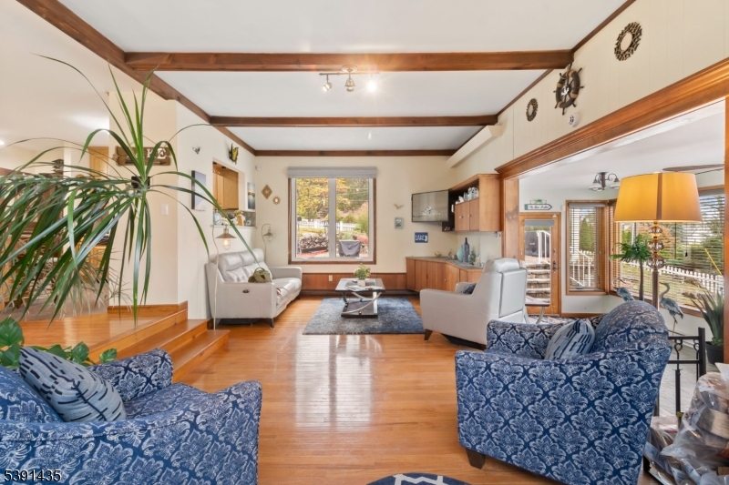 64 Ithanell Rd