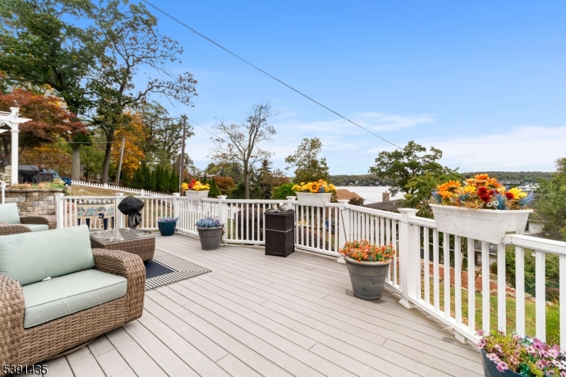 64 Ithanell Rd