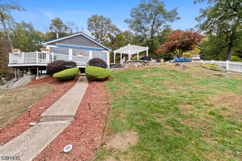 64 Ithanell Rd