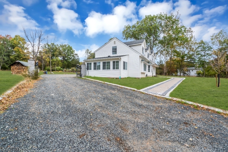 698 Foothill Rd