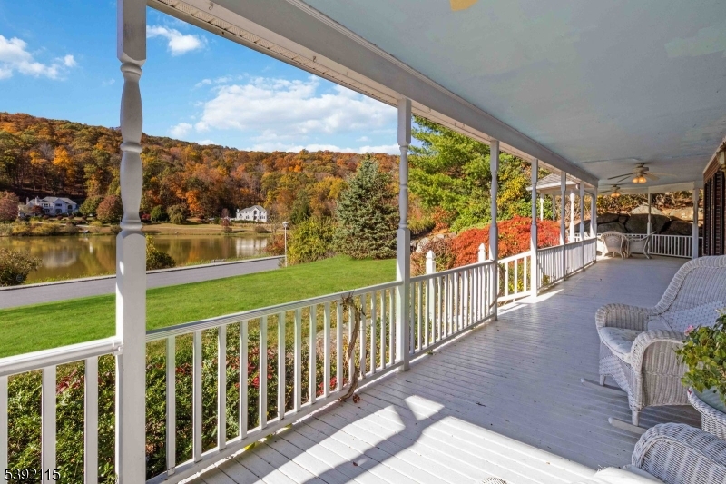 2 Upper Lake Rd