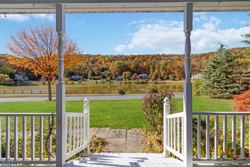 2 Upper Lake Rd