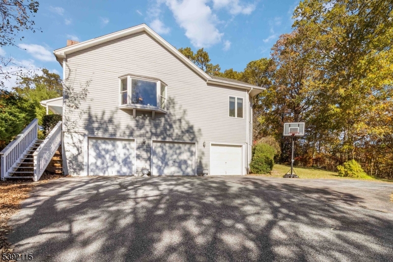 2 Upper Lake Rd