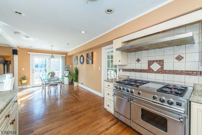 11 Mountain Way South