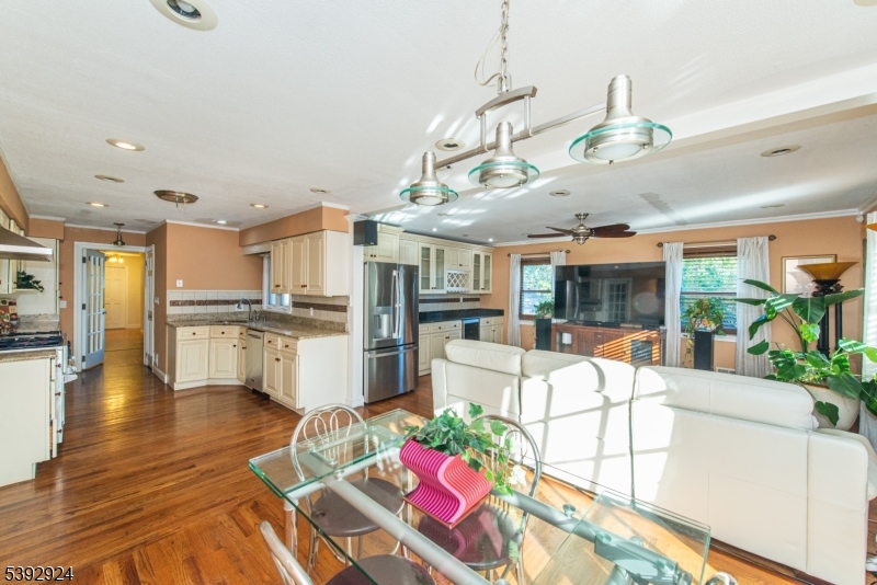 11 Mountain Way South