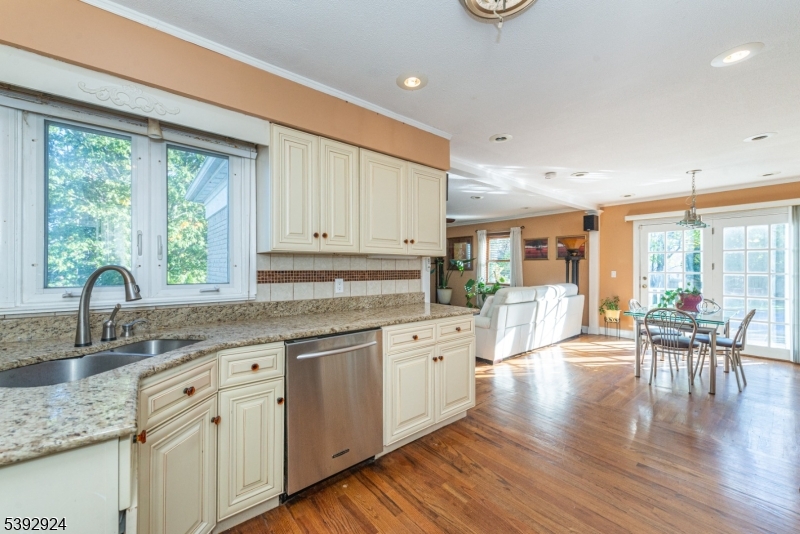 11 Mountain Way South