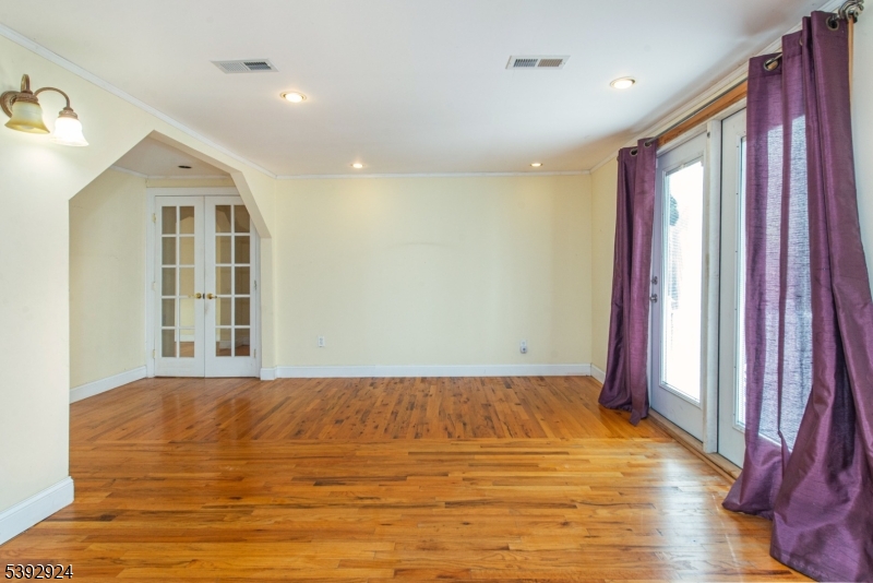 11 Mountain Way South
