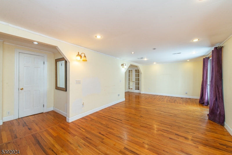 11 Mountain Way South