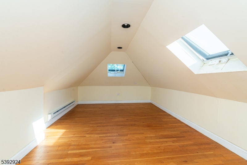 11 Mountain Way South
