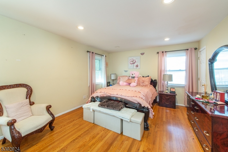 11 Mountain Way South