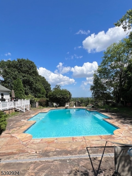 11 Mountain Way South