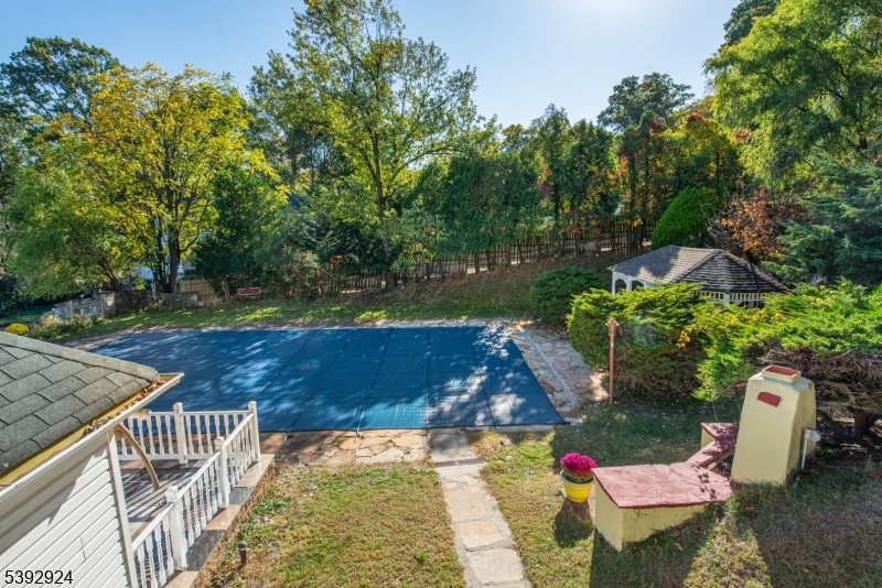 11 Mountain Way South