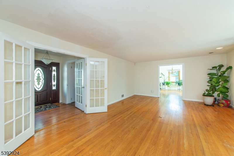 11 Mountain Way South