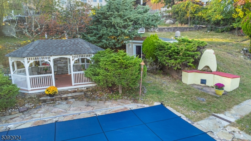 11 Mountain Way South