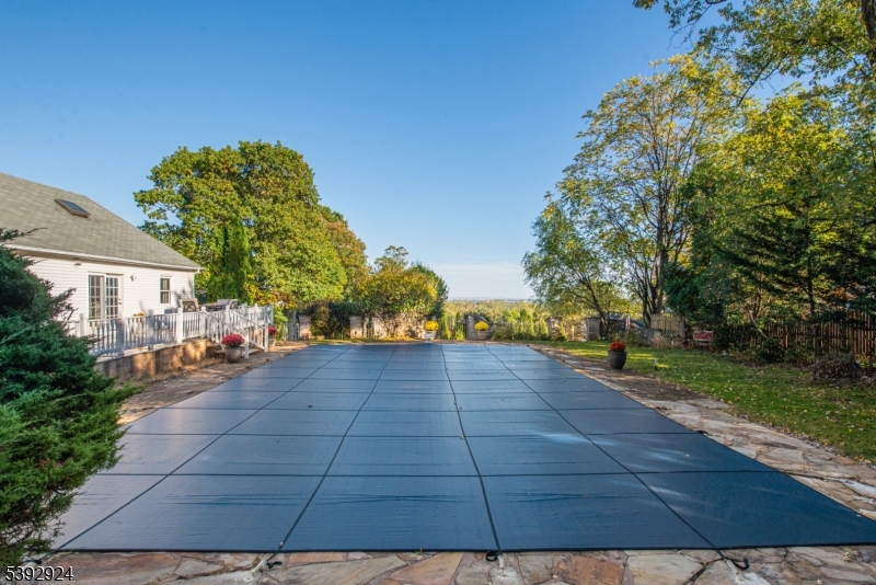 11 Mountain Way South