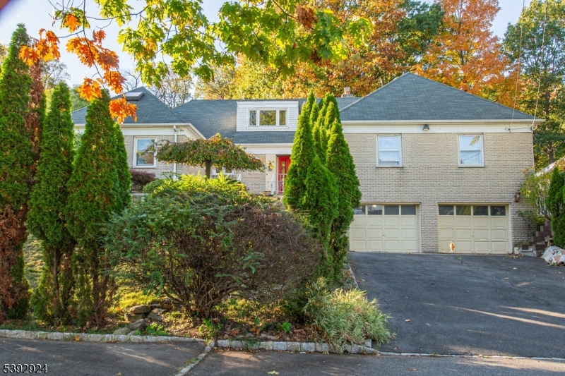 11 Mountain Way South