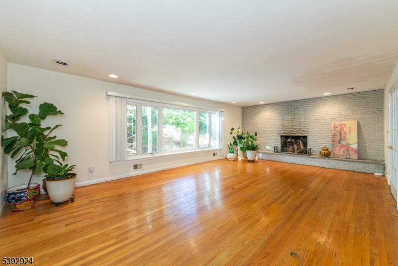 11 Mountain Way South