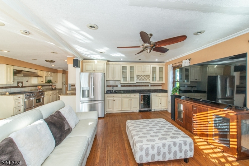 11 Mountain Way South