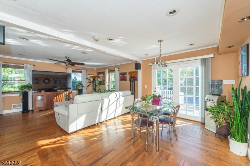 11 Mountain Way South