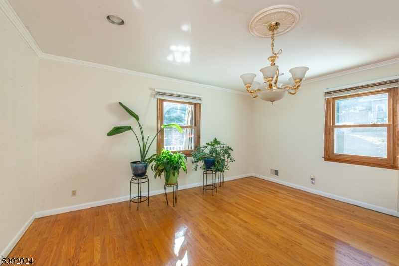 11 Mountain Way South