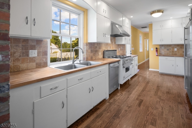 49 Liberty Corner Rd