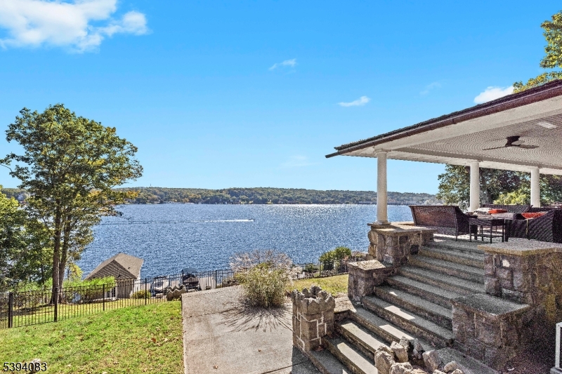 331 Lakeside Blvd
