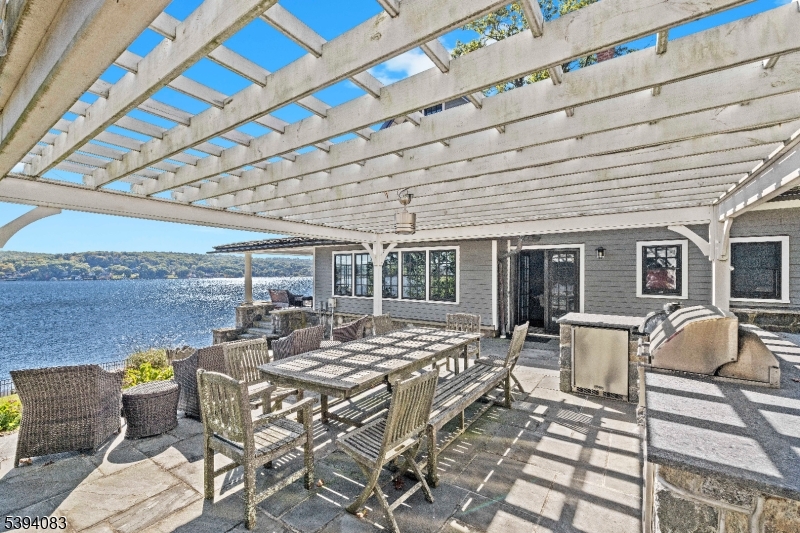 331 Lakeside Blvd
