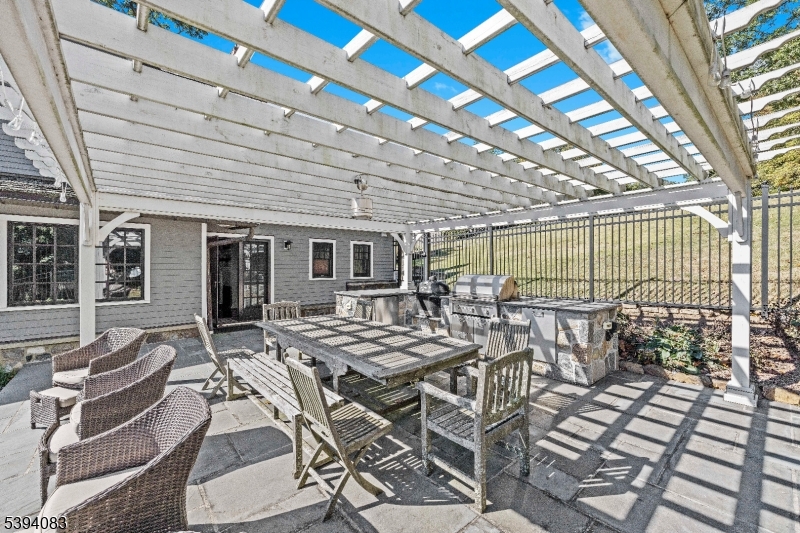 331 Lakeside Blvd