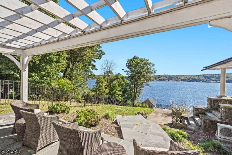 331 Lakeside Blvd