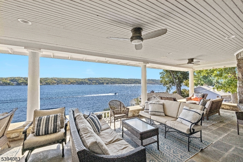 331 Lakeside Blvd